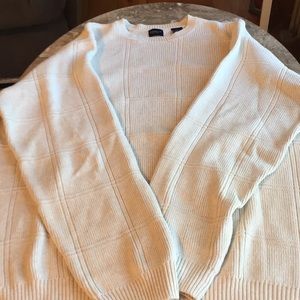 Very gently used Men’s medium sweater.